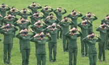 Hàng trăm nam thanh nữ tú Bộ Tư lệnh Thủ đô nhảy 'Ghen cô Vy'