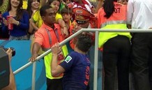 Van Persie tặng quà ý nghĩa cho fan cuồng ĐT Hà Lan