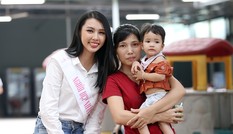 Người đẹp Nhân ái Nguyễn Thúc Thuỳ Tiên giản dị đi trao quà từ thiện