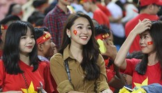 Bạn gái hotgirl của Phan Văn Đức đẹp mê mẩn trên khán đài Mỹ Đình Bạn gái hotgirl của Phan Văn Đức đẹp mê mẩn trên khán đài Mỹ Đình