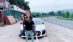 Showbiz 7/12: Đàm Thu Trang khoe ảnh được Cường Đô la cõng trên lưng Showbiz 7/12: Đàm Thu Trang khoe ảnh được Cường Đô la cõng trên lưng