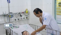 Cứu sống 2 bé trai nguy kịch vì mắc tay chân miệng độ 4