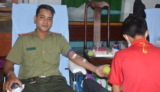 Thanh niên Công an Sóc Trăng hiến máu tình nguyện Thanh niên Công an Sóc Trăng hiến máu tình nguyện
