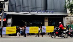 Dân căng băng rôn tố chủ đầu tư tăng diện tích để trục lợi Dân căng băng rôn tố chủ đầu tư tăng diện tích để trục lợi
