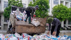Cư dân 'biệt thự triệu đô' Hà Nội hối hả trước cơn bão số 4 Cư dân 'biệt thự triệu đô' Hà Nội hối hả trước cơn bão số 4