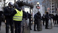 Người biểu tình Pháp bắt đầu tuần hành trên Đại lộ Champs-Elysees