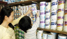 Sữa bột trẻ em đua tăng giá? Sữa bột trẻ em đua tăng giá?