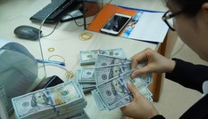 Giá USD tự do hạ nhiệt sau khi vọt lên 23.700 đồng/USD Giá USD tự do hạ nhiệt sau khi vọt lên 23.700 đồng/USD