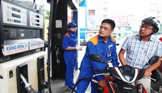 Vì sao giá xăng Việt Nam lại thấp hơn Lào, Campuchia?