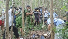 Tá hỏa phát hiện thi thể phân hủy giữa rừng keo