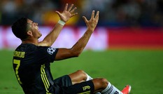 Ronaldo khóc nức nở sau ‘thảm họa’ tại Champions League