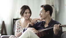 Vợ đứng chôn chân dưới mưa nhìn chồng chở bồ vào nhà nghỉ Vợ đứng chôn chân dưới mưa nhìn chồng chở bồ vào nhà nghỉ