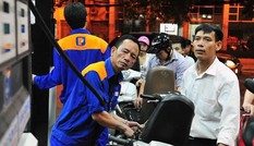 Giữ giá xăng, tăng giá các loại dầu từ 15h hôm nay Giữ giá xăng, tăng giá các loại dầu từ 15h hôm nay