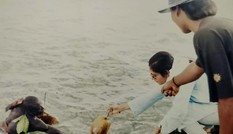 Bí mật của người phụ nữ tiếp cận với bộ tộc nguy hiểm nhất thế giới Bí mật của người phụ nữ tiếp cận với bộ tộc nguy hiểm nhất thế giới
