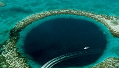 Khám phá Great Blue Hole, hố xanh khổng lồ giữa lòng đại dương Khám phá Great Blue Hole, hố xanh khổng lồ giữa lòng đại dương
