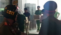 Cảnh sát khám xét nhà người gọi giang hồ vây ôtô chở công an