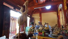 Dòng họ ở Hà Tĩnh cho gà 'ngậm hoa, cưỡi rùa' cúng rằm tháng 7