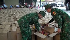 Xe container chở 13 tấn pháo