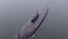 Tàu ngầm hạt nhân Omsk phóng tên lửa diệt mục tiêu cách 350 km