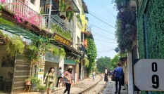 Bất chấp lệnh cấm, cà phê đường tàu ở Hà Nội vẫn hoạt động sôi nổi