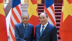 Thủ tướng Nguyễn Xuân Phúc đón, hội đàm với Thủ tướng Malaysia