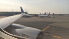 1001 thắc mắc: Vì sao lại có lỗ bé xíu trên cửa sổ máy bay?