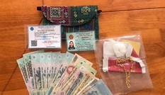 Đại úy Công an trả lại tiền và dây chuyền vàng cho người đánh rơi