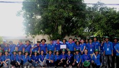 Những 'bông hồng' tình nguyện tiếp sức sỹ tử