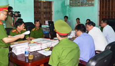 Khởi tố 2 trưởng phòng ở Nghệ An