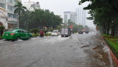 Mưa lớn tại Nghệ An, đường phố biến thành sông