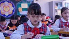 Đột nhập lớp học 'hai cao thủ' tặng hoa Chủ tịch Kim Jong-un