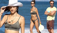 Alessandra Ambrosio thả dáng tắm biển cùng tình cũ 10 năm không cưới