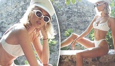 ‘Búp bê’ tóc vàng Elsa Hosk sắc vóc tuyệt mỹ với bikini trắng