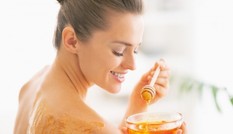 4 cách trị nám bằng mật ong
