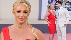 Britney Spears đắm đuối hôn bạn trai kém 12 tuổi trên thảm đỏ
