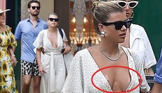 Nàng mẫu Sofia Richie 'thả rông' vòng 1 táo bạo bên bạn trai hơn 16 tuổi