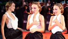 Mặc táo bạo, con gái Johnny Depp ngượng ngùng bối rối che ngực