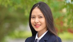 Nữ sinh ngành Luật bất ngờ thành 'hotgirl' khi khoác áo thẩm phán