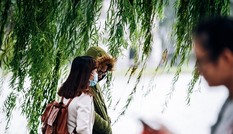 Hà Nội mưa lạnh, miền Nam mưa lớn