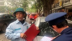 'Sờ gáy' nhiều điểm trông xe chặt chém ở Hà Nội
