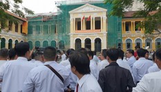 Hàng trăm tài xế Vinasun kéo đến TAND TPHCM theo dõi vụ kiện Grab