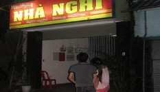 Cô gái rủ bạn nhậu vào nhà nghỉ 'mây mưa' rồi trộm xe máy