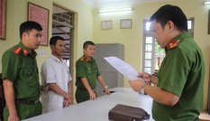 Bắt 2 nghi phạm tạt axit mù mắt nữ phụ bếp ở Hòa Bình