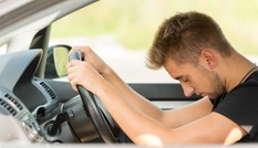 Làm thế nào để tránh ngủ gật sau tay lái?