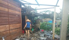 Lốc xoáy cùng mưa lớn ở Hà Tĩnh, hơn 150 ngôi nhà tốc mái