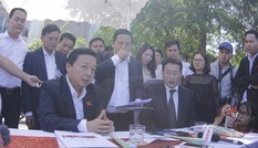 Bộ trưởng Trần Hồng Hà 'chất vấn' công nghệ làm sạch sông Tô Lịch