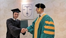 'Nhà báo quốc tế' thứ hai là ai?
