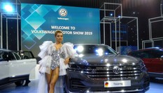 Trưng bày xe Volkswagen Touareg có bản đồ đường lưỡi bò: Ban tổ chức nói gì?