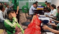 Dân mạng sục sôi gái xinh “bùng” hàng shipper làm thú tiêu khiển