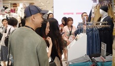 Xếp hàng dài hơn 3 tiếng để mua quần áo Nhật ngày đầu ra mắt tại TPHCM